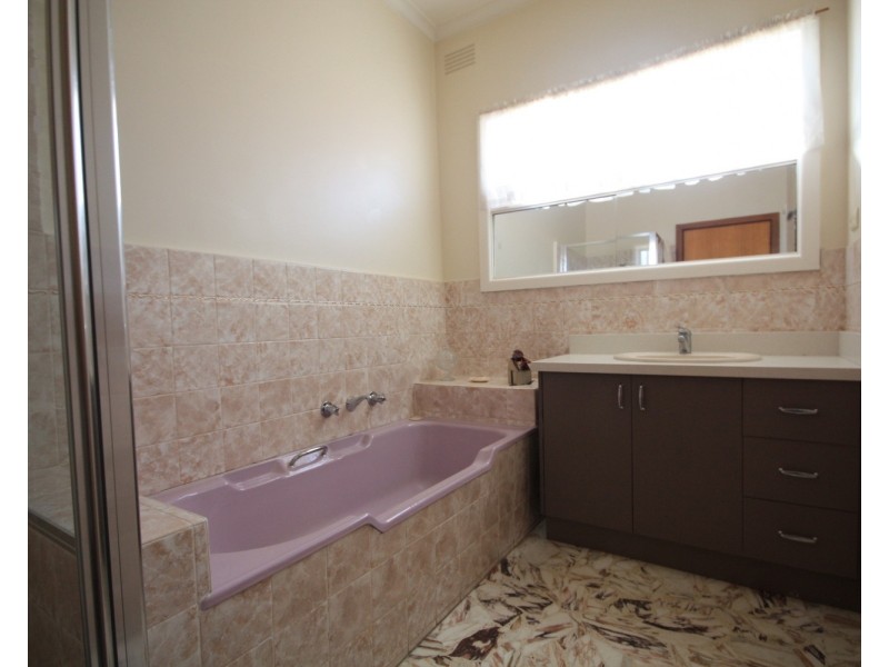 100 Melbourne Avenue, Glenroy VIC 3046