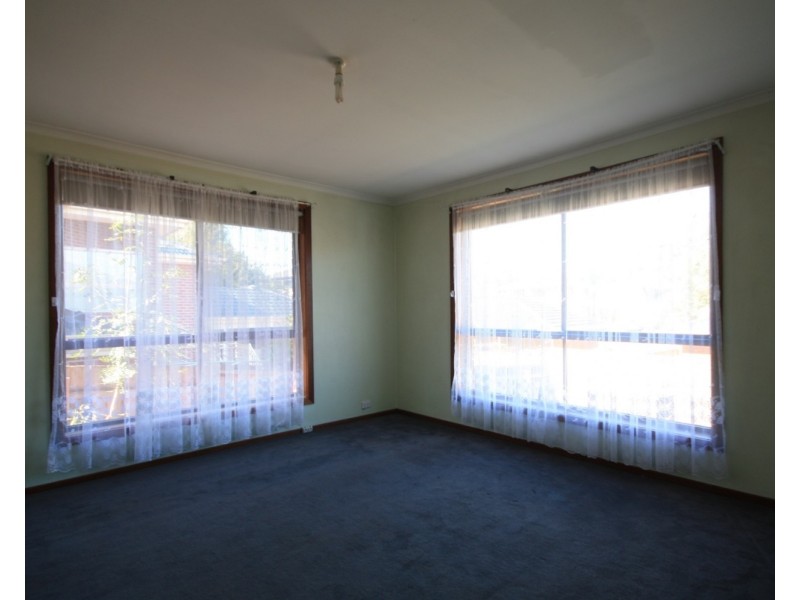 2/27 Shankland Boulevard, Meadow Heights VIC 3048