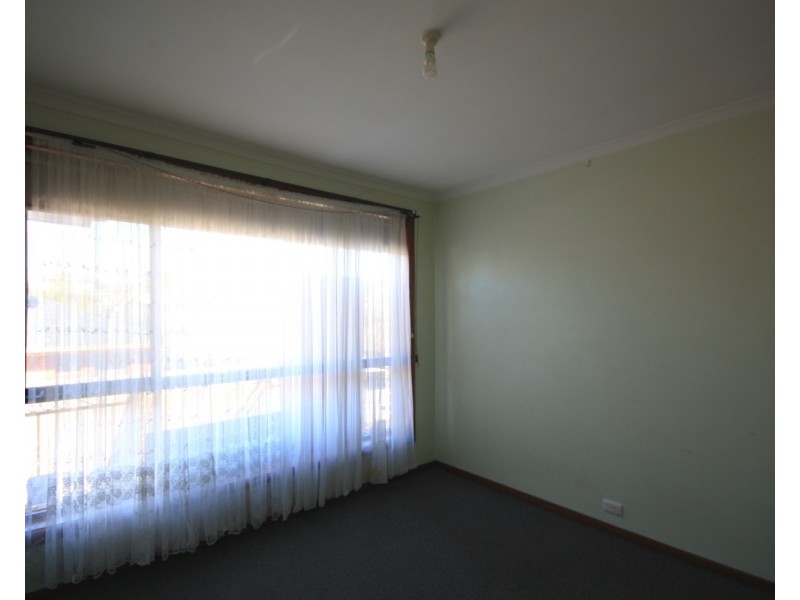 2/27 Shankland Boulevard, Meadow Heights VIC 3048