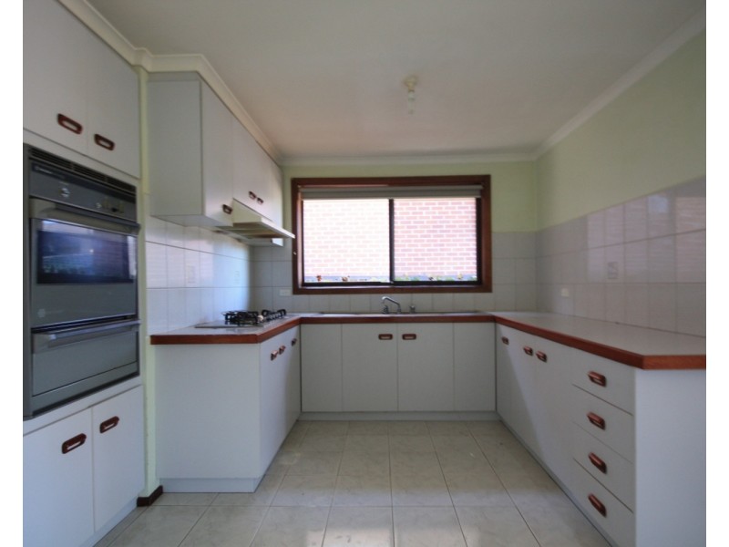 2/27 Shankland Boulevard, Meadow Heights VIC 3048