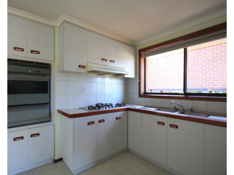 2/27 Shankland Boulevard, Meadow Heights VIC 3048