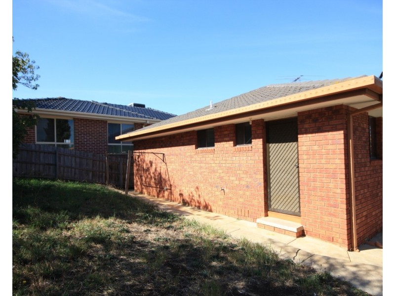 2/27 Shankland Boulevard, Meadow Heights VIC 3048