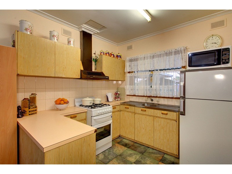 15 Ringwood Road, Morphett Vale SA 5162