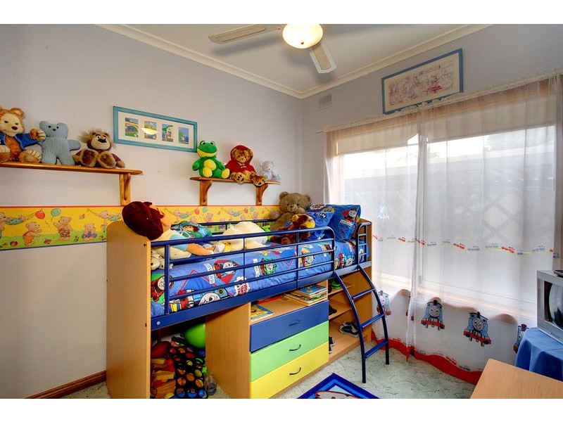 15 Ringwood Road, Morphett Vale SA 5162