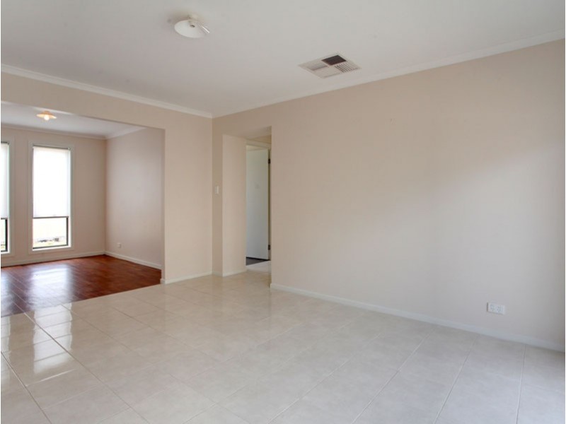 13 McKinlay Street, Mount Compass SA 5210