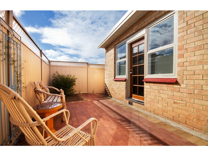 16 Griffiths Drive, Moana SA 5169