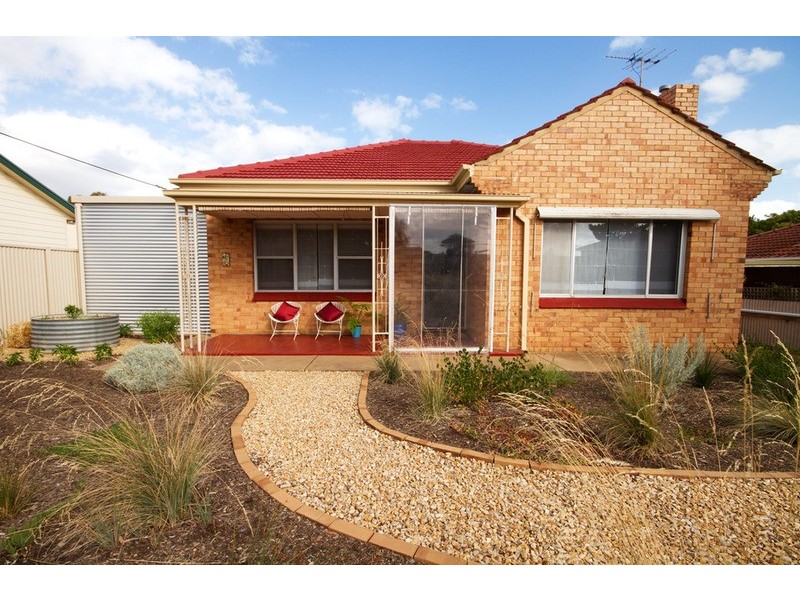 16 Griffiths Drive, Moana SA 5169