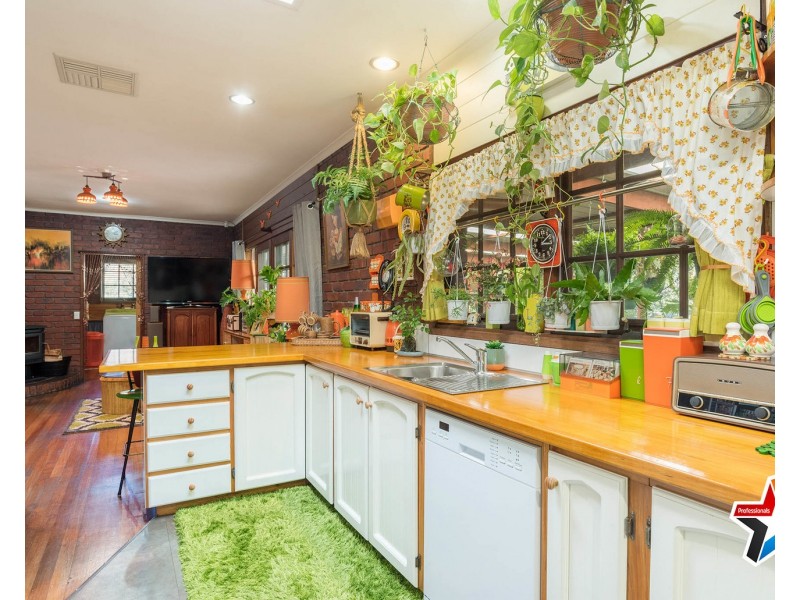 8 Birdwood Avenue, Healesville VIC 3777