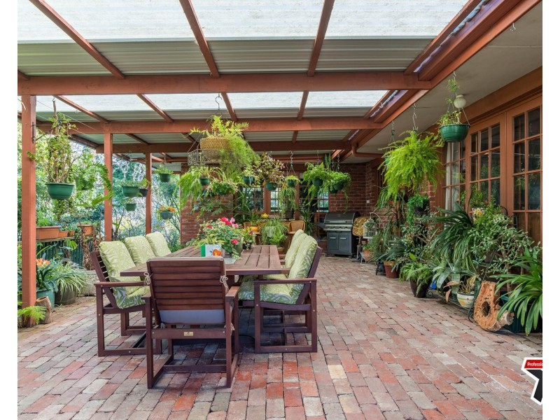 8 Birdwood Avenue, Healesville VIC 3777