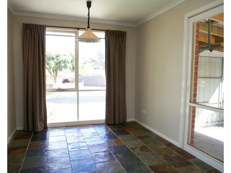 1 Donald Close, Kilsyth VIC 3137