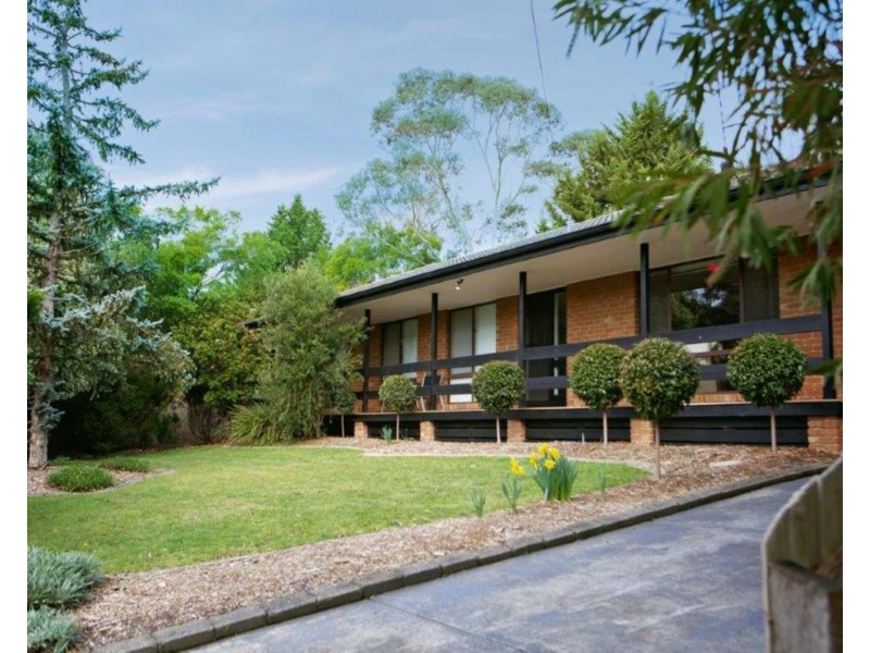 3 Dysart Place, Mooroolbark VIC 3138