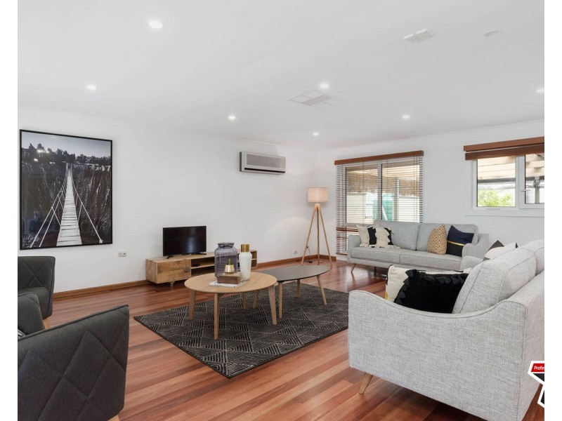 68 Wandana Crescent, Mooroolbark VIC 3138