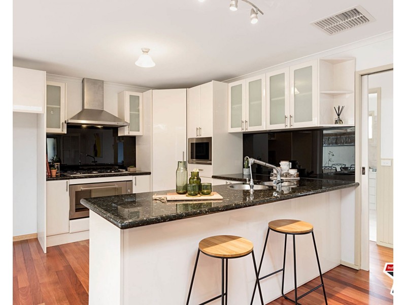 68 Wandana Crescent, Mooroolbark VIC 3138