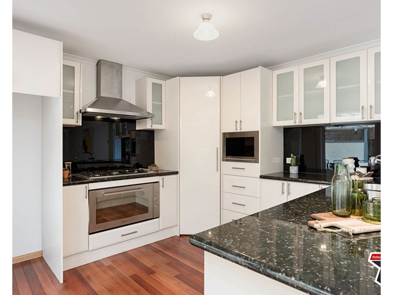 68 Wandana Crescent, Mooroolbark VIC 3138