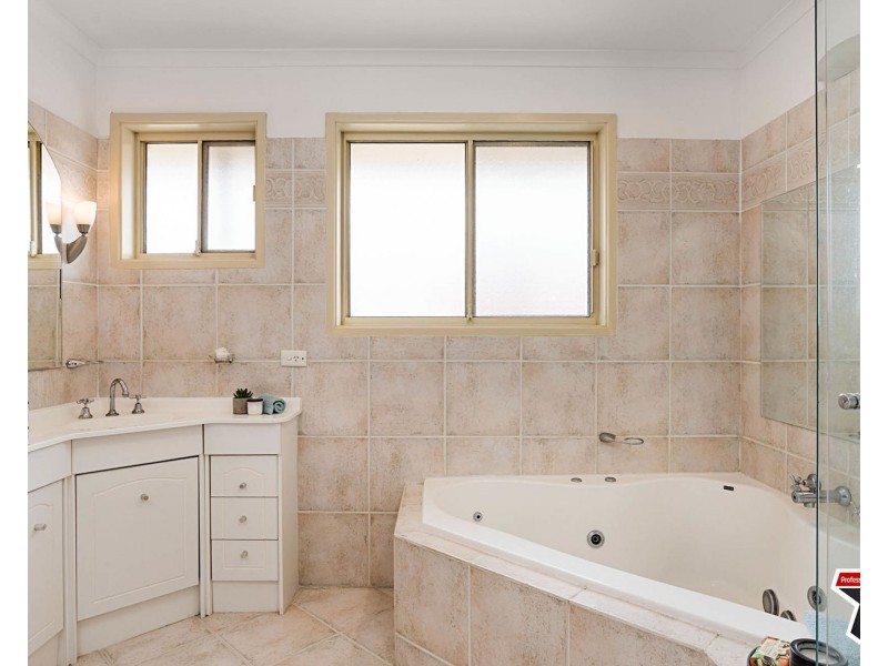 68 Wandana Crescent, Mooroolbark VIC 3138