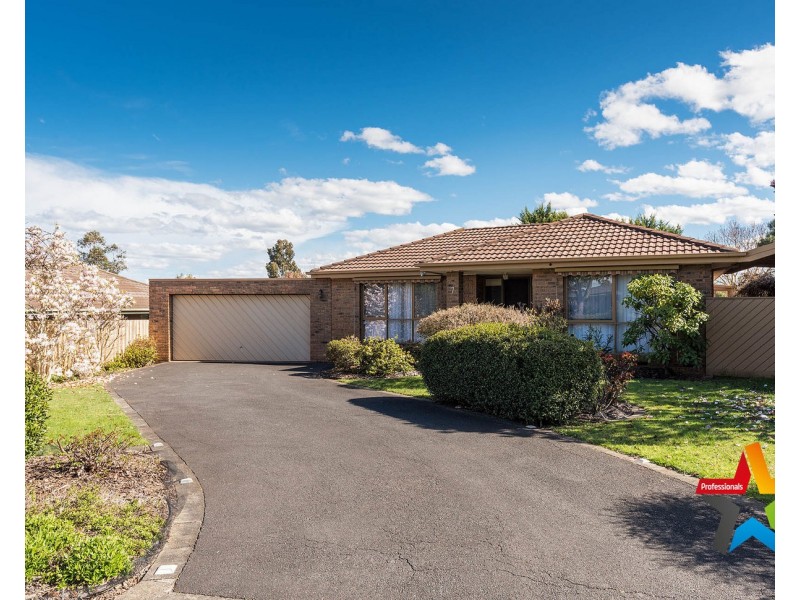 7 Oakbank Court, Mooroolbark VIC 3138