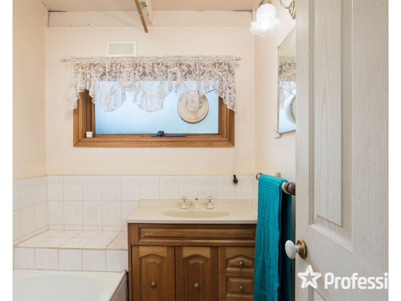 22 Joyce Road, Seville East VIC 3139