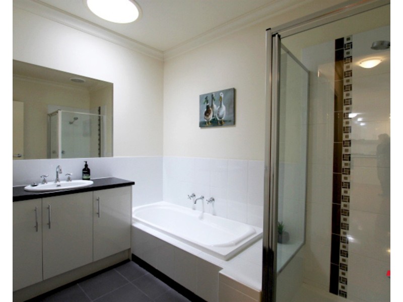 2/82 Hereford Road, Mount Evelyn VIC 3796