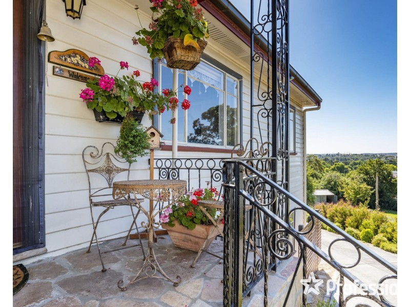 14 Deschamps Avenue, Lilydale VIC 3140