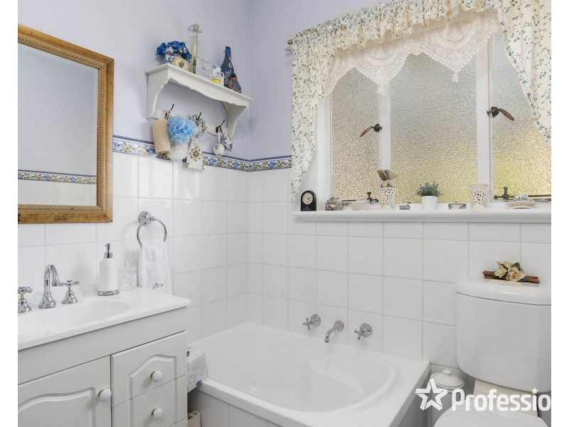 14 Deschamps Avenue, Lilydale VIC 3140