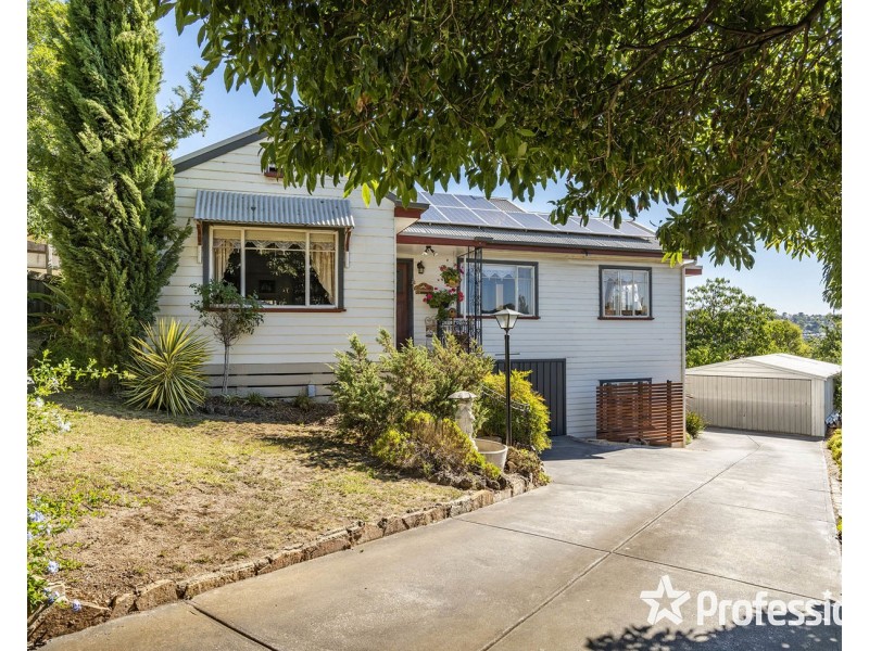 14 Deschamps Avenue, Lilydale VIC 3140