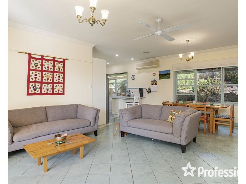 152 Warburton Highway, Lilydale VIC 3140