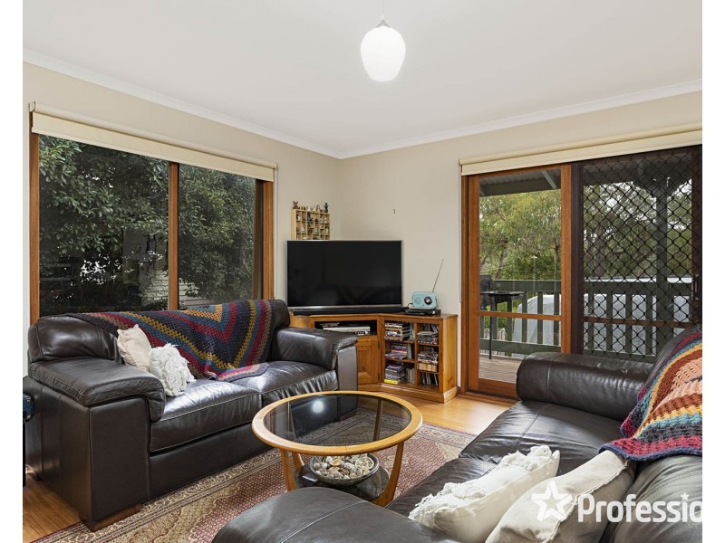 25 Belair Close, Seville VIC 3139