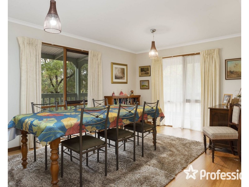 25 Belair Close, Seville VIC 3139