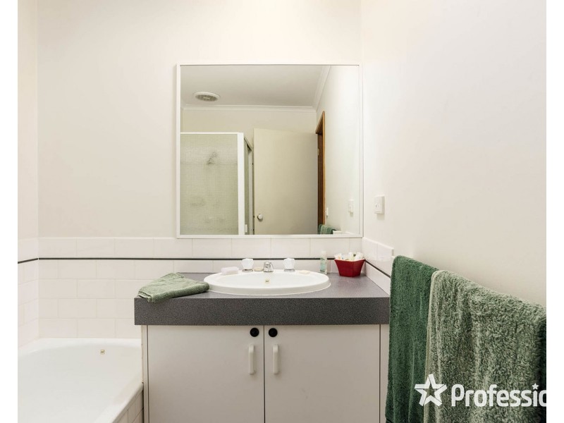 25 Belair Close, Seville VIC 3139