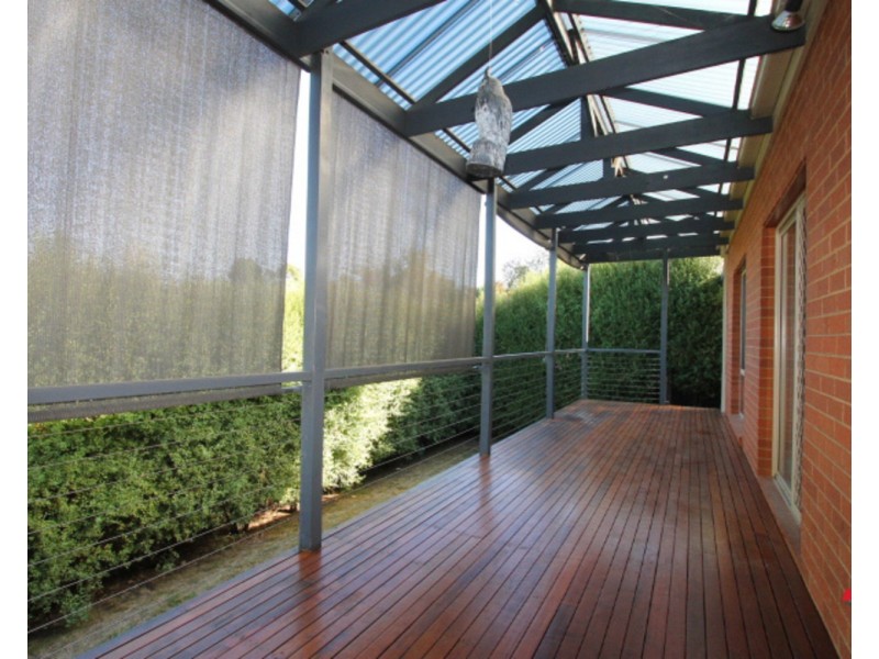 11 Darnley Way, Mooroolbark VIC 3138