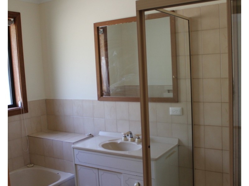 2/8 Dickson Crescent, Ringwood North VIC 3134