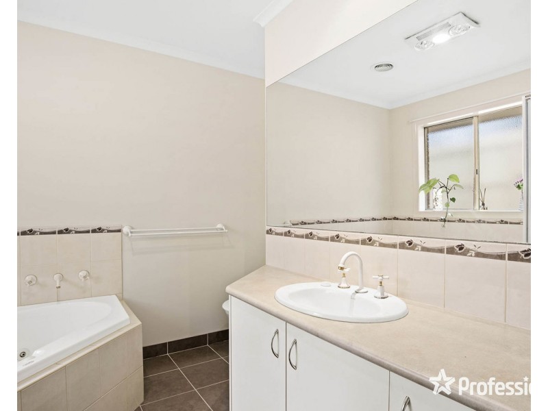 2/54 Bristol Crescent, Lilydale VIC 3140