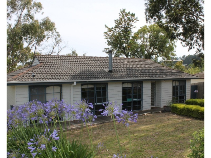 11 Weymar Crescent, Wandin North VIC 3139