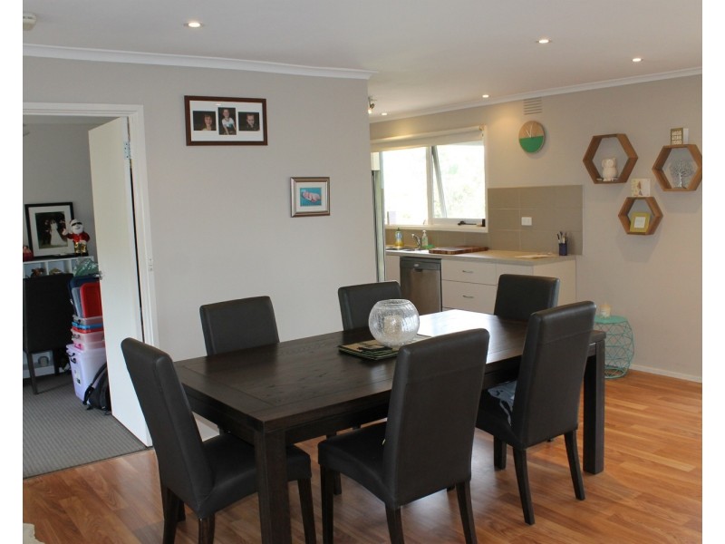 11 Weymar Crescent, Wandin North VIC 3139