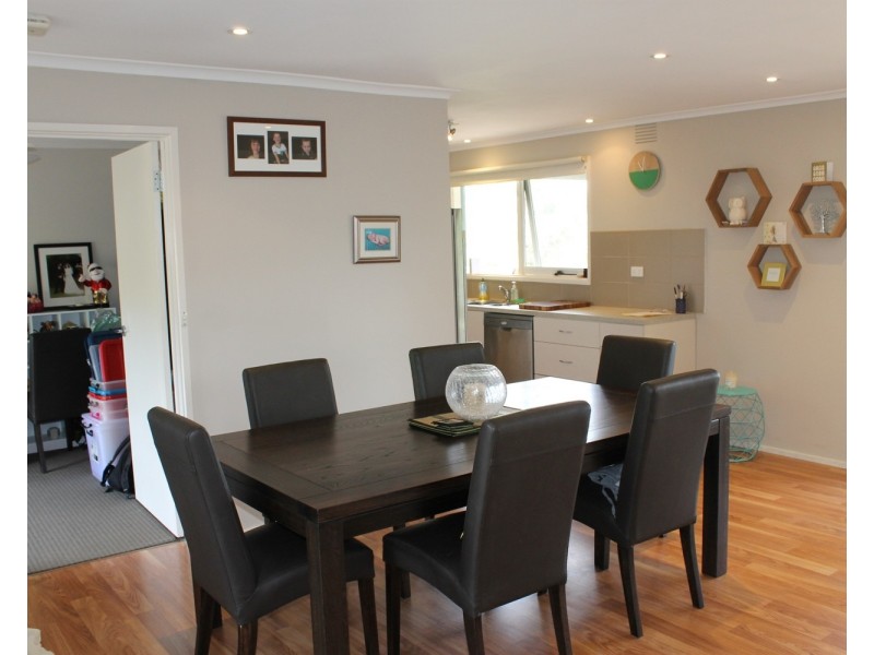11 Weymar Crescent, Wandin North VIC 3139