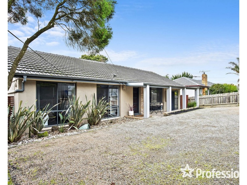 11 Sheldon Avenue, Mooroolbark VIC 3138