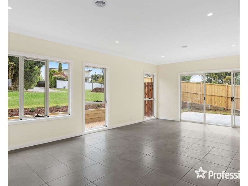 2a Irvine Crescent, Yarra Glen VIC 3775