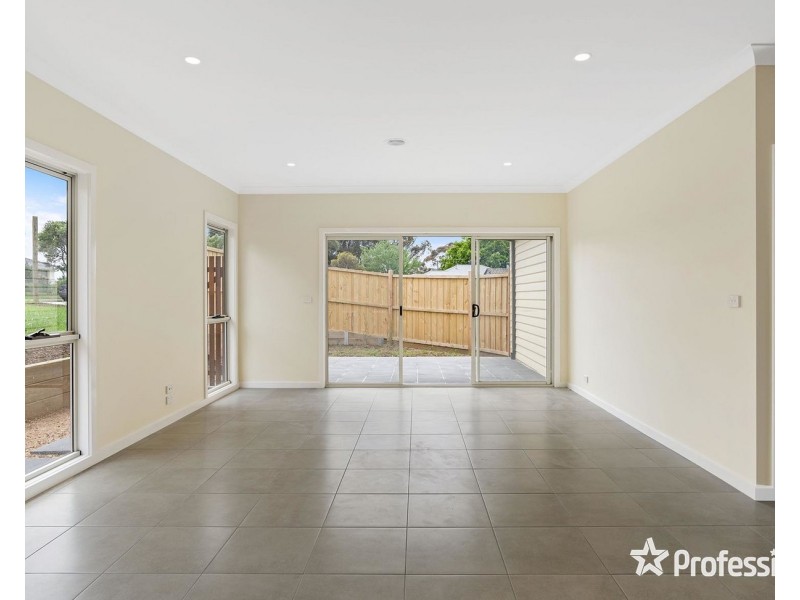 2a Irvine Crescent, Yarra Glen VIC 3775