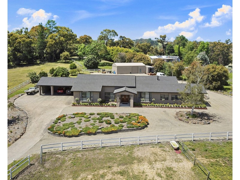 18 Bailey Grove, Wandin North VIC 3139