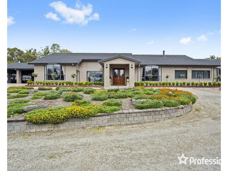 18 Bailey Grove, Wandin North VIC 3139