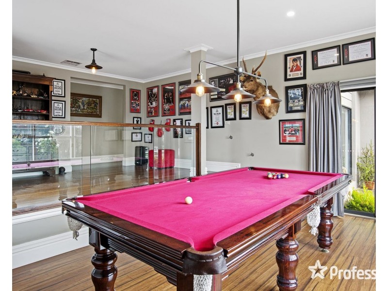 18 Bailey Grove, Wandin North VIC 3139