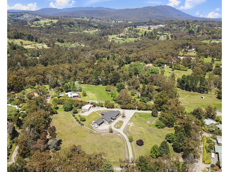 18 Bailey Grove, Wandin North VIC 3139