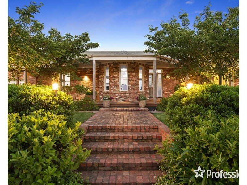 18 Frances Avenue, Yarra Glen VIC 3775