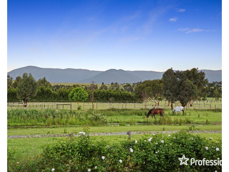 18 Frances Avenue, Yarra Glen VIC 3775
