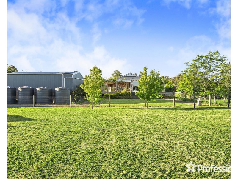 18 Frances Avenue, Yarra Glen VIC 3775