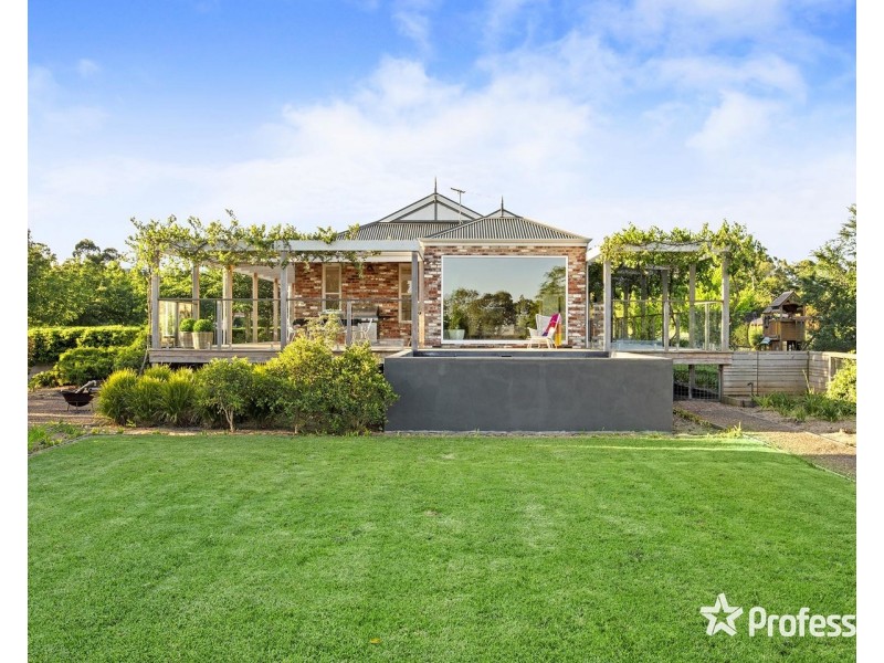 18 Frances Avenue, Yarra Glen VIC 3775
