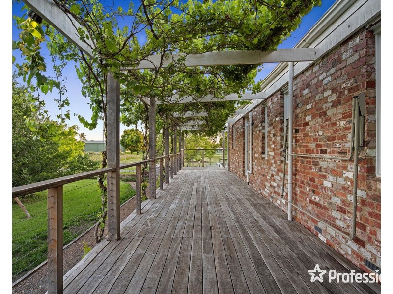 18 Frances Avenue, Yarra Glen VIC 3775