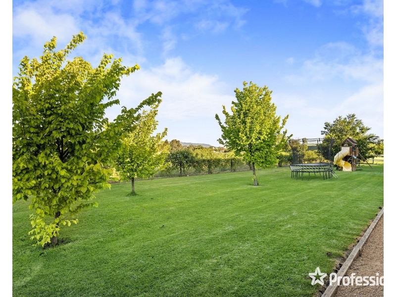 18 Frances Avenue, Yarra Glen VIC 3775
