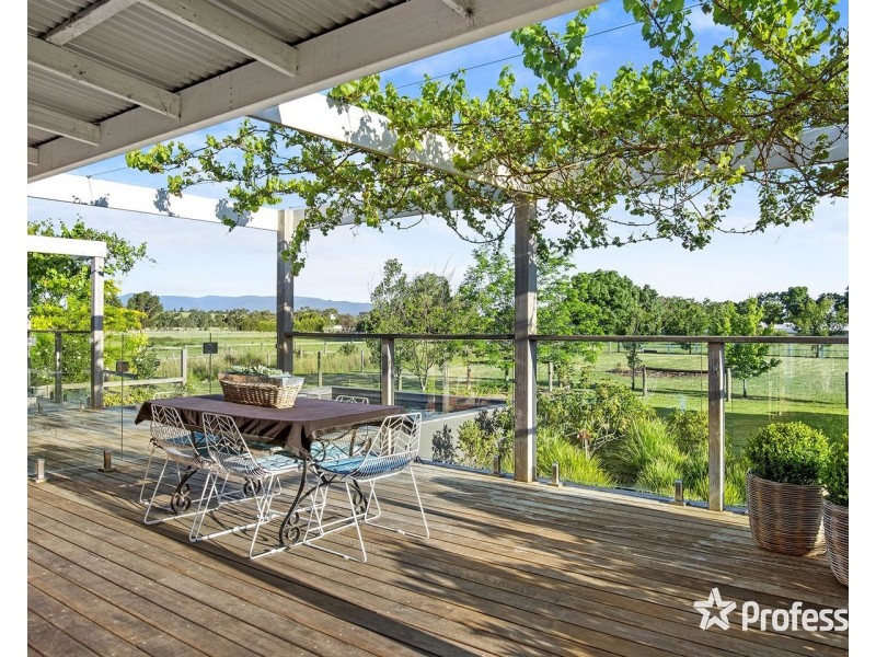 18 Frances Avenue, Yarra Glen VIC 3775