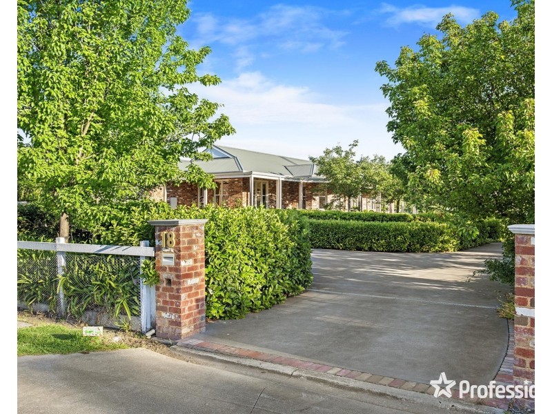 18 Frances Avenue, Yarra Glen VIC 3775